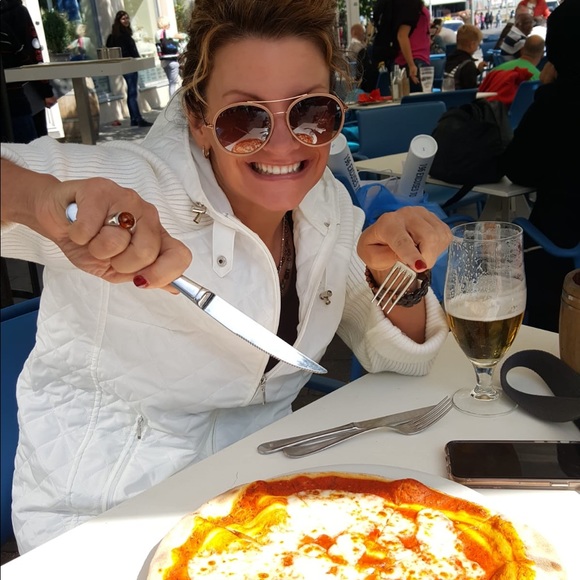 Meet your Posher, Kate - Picture 5 of 5